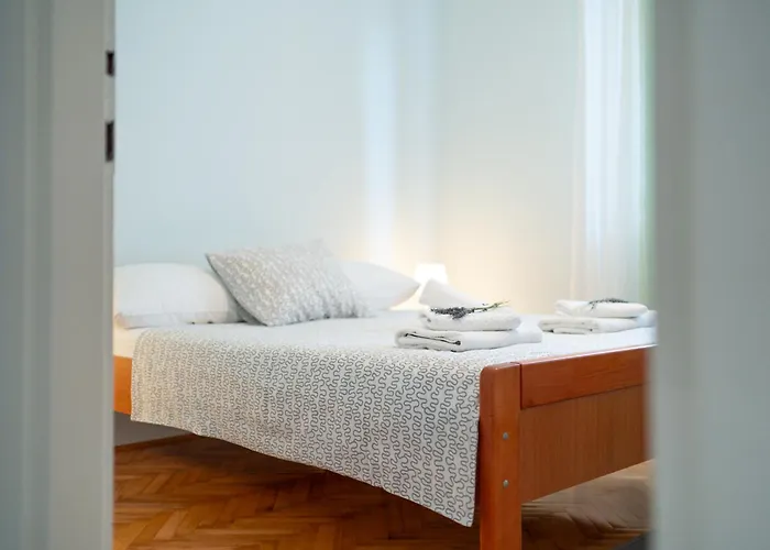 House Of Mile زادار